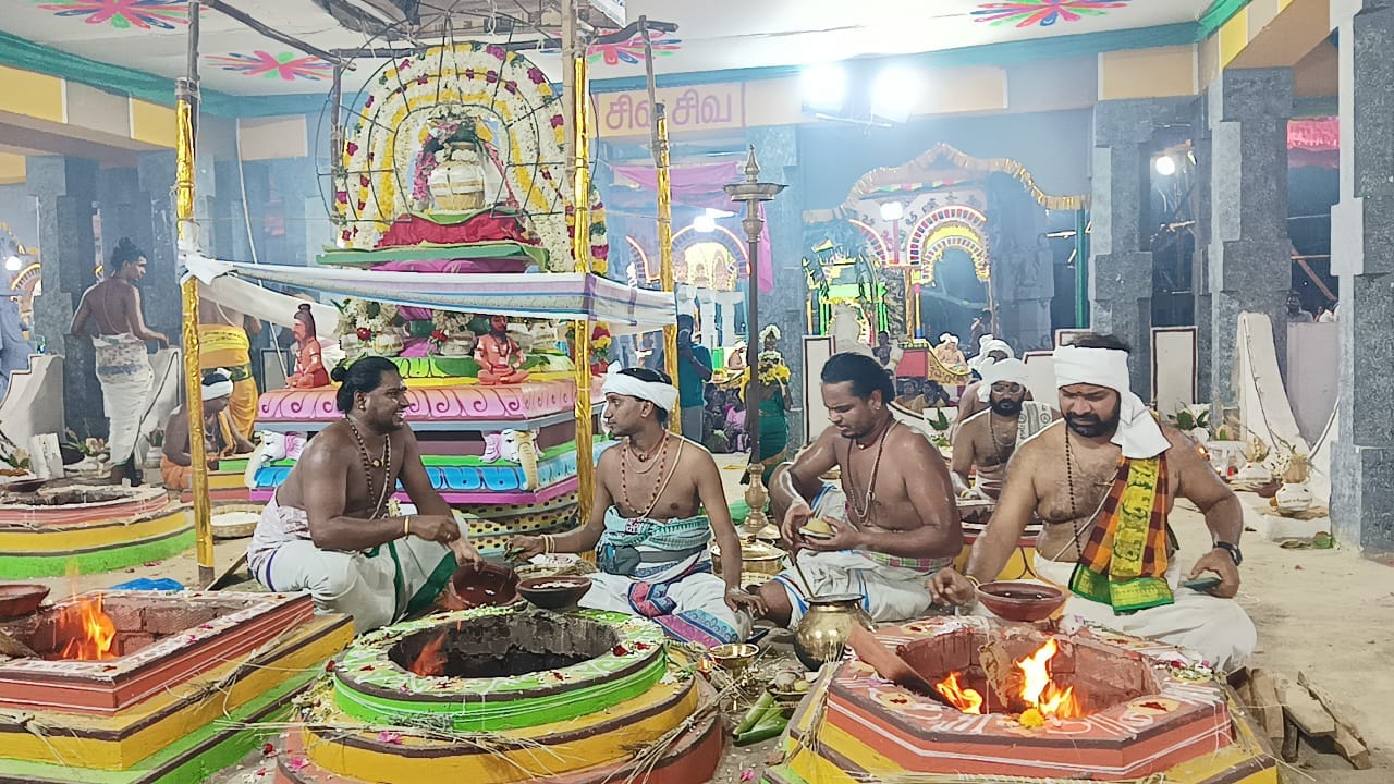 Pandits performing havan with sacred fire
